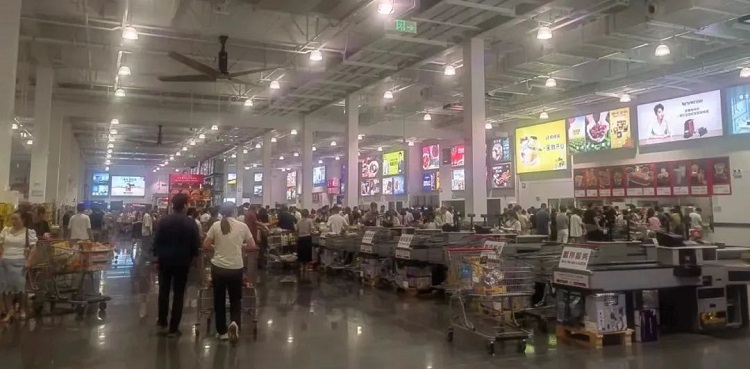 折扣店不只是搶傳統(tǒng)零售商的生意，還會搶品牌商的生意